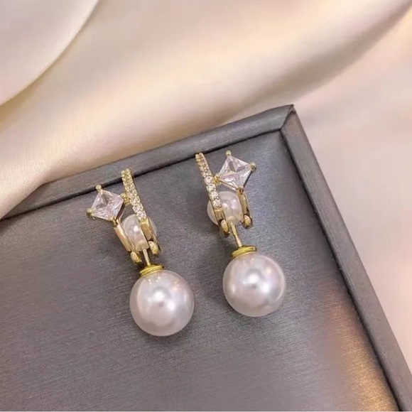 Jewelry - NEW Elegant Pearl gold 14k two wear Beautiful Earrings